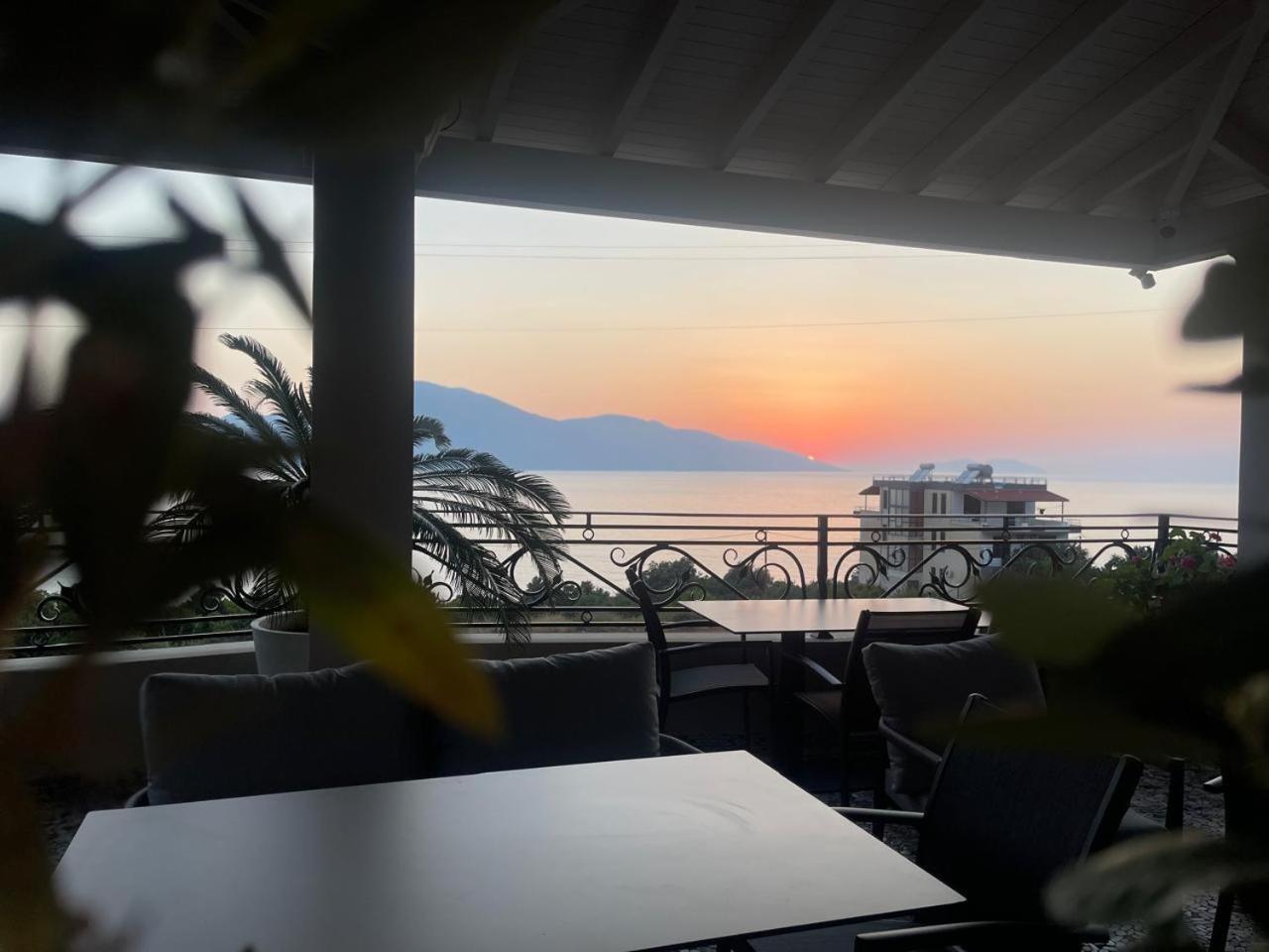 Hotel Majestic Radhimë 외부 사진