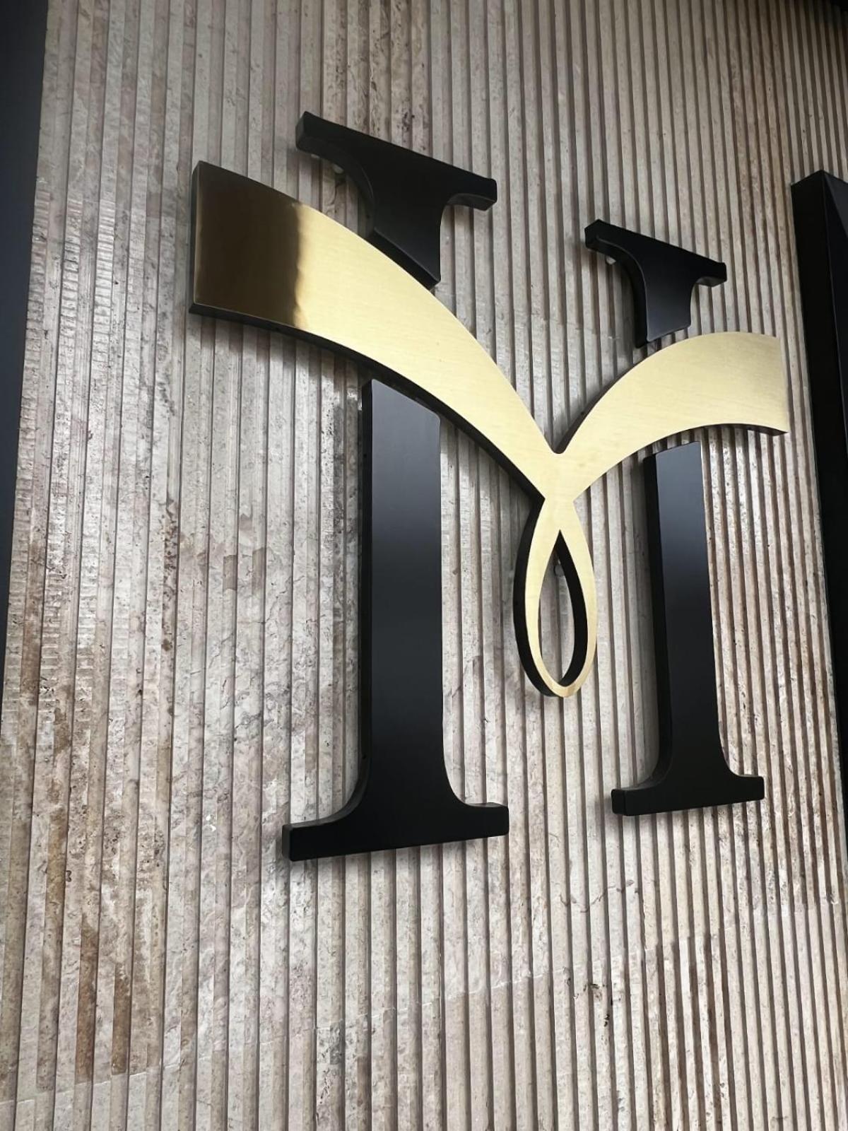 Hotel Majestic Radhimë 외부 사진