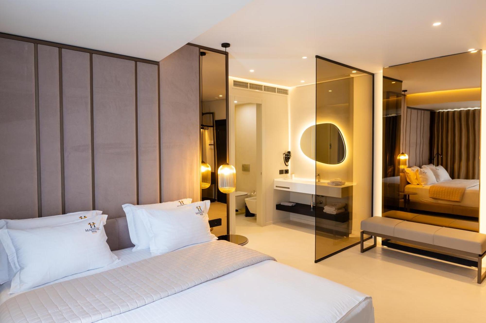 Hotel Majestic Radhimë 외부 사진