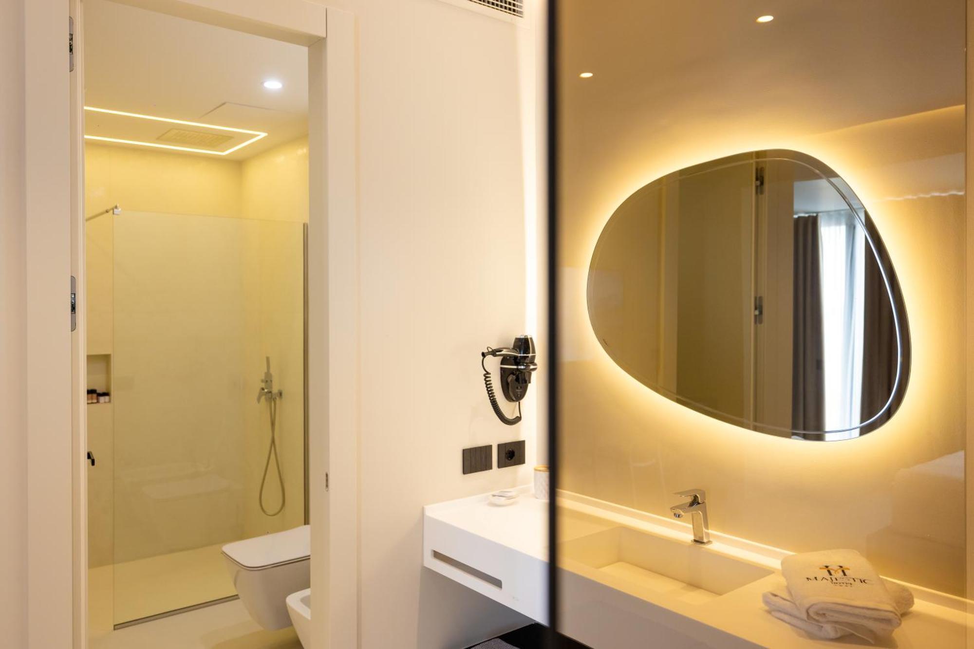 Hotel Majestic Radhimë 외부 사진