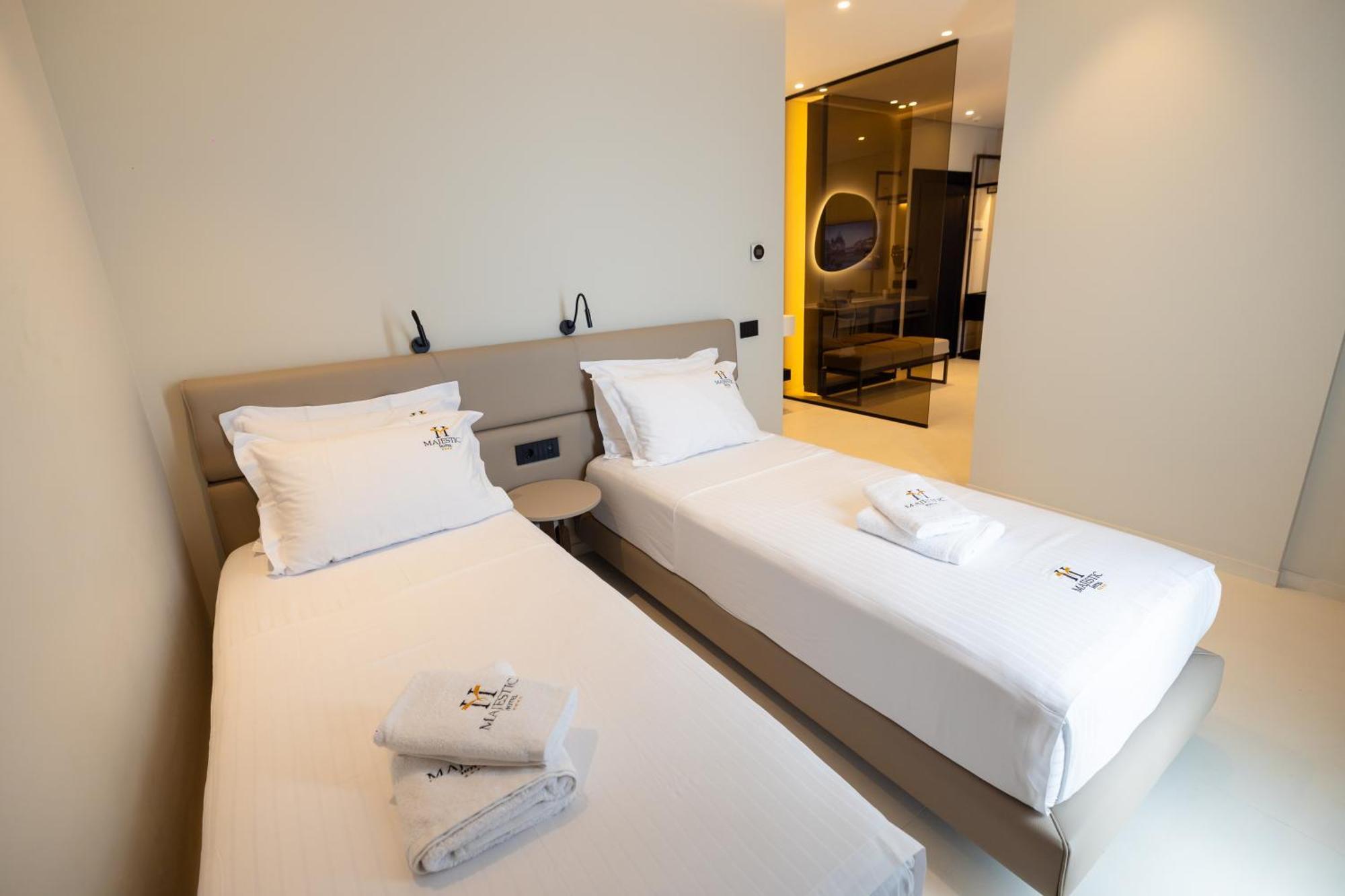 Hotel Majestic Radhimë 외부 사진