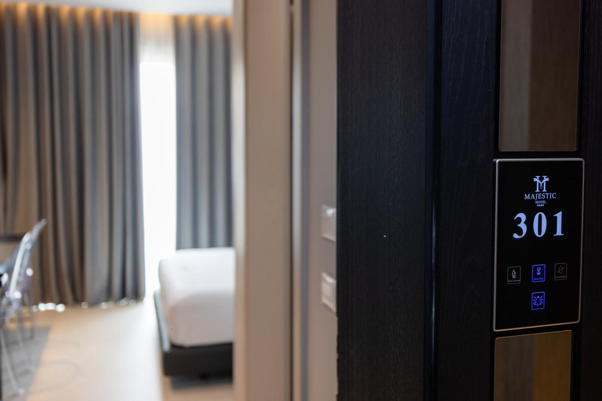 Hotel Majestic Radhimë 외부 사진