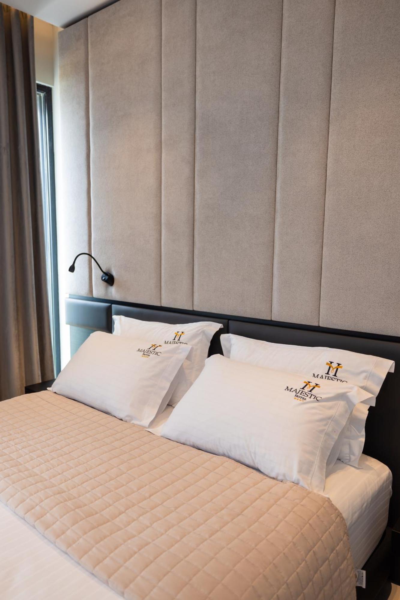 Hotel Majestic Radhimë 외부 사진