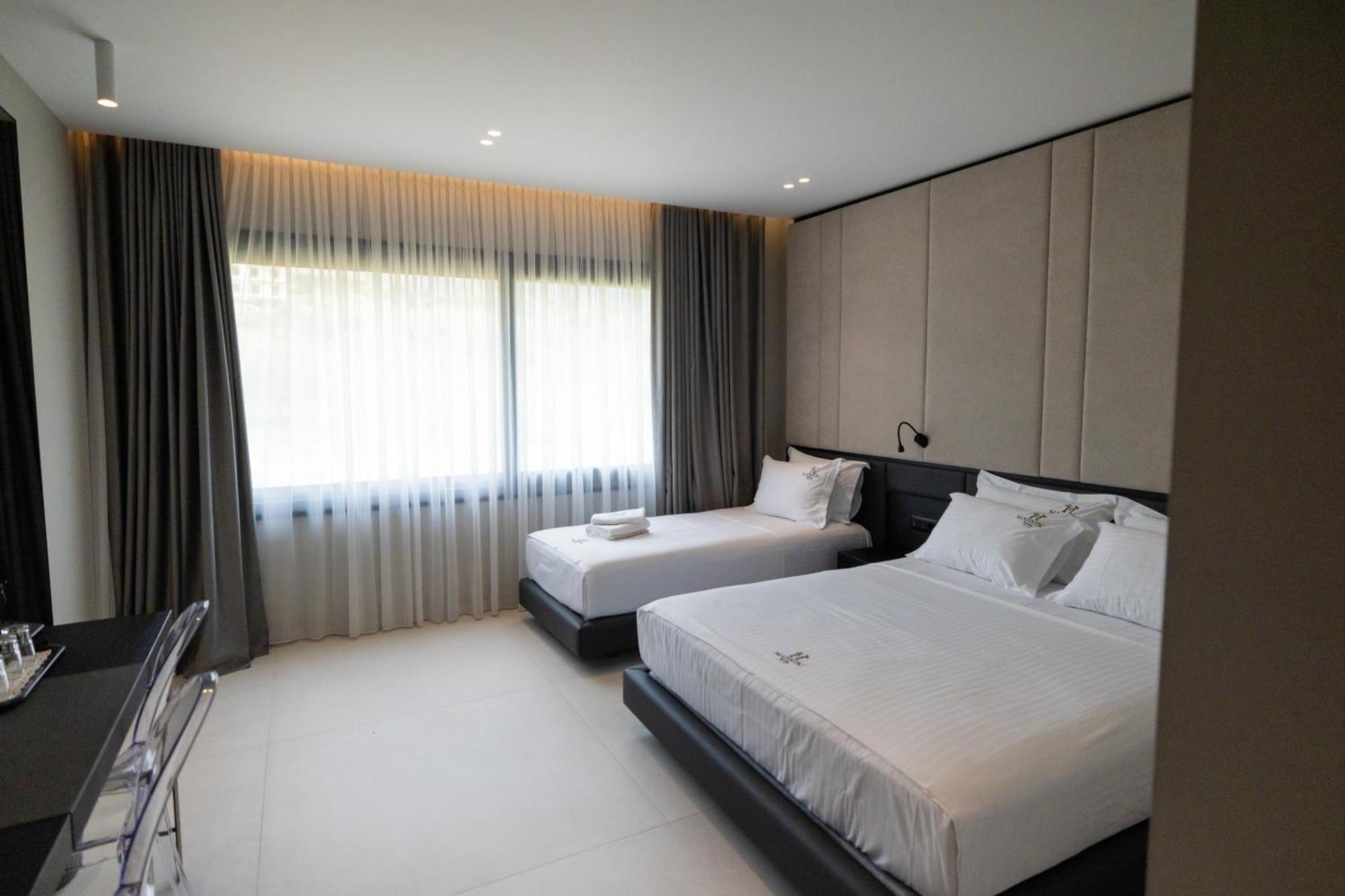 Hotel Majestic Radhimë 외부 사진