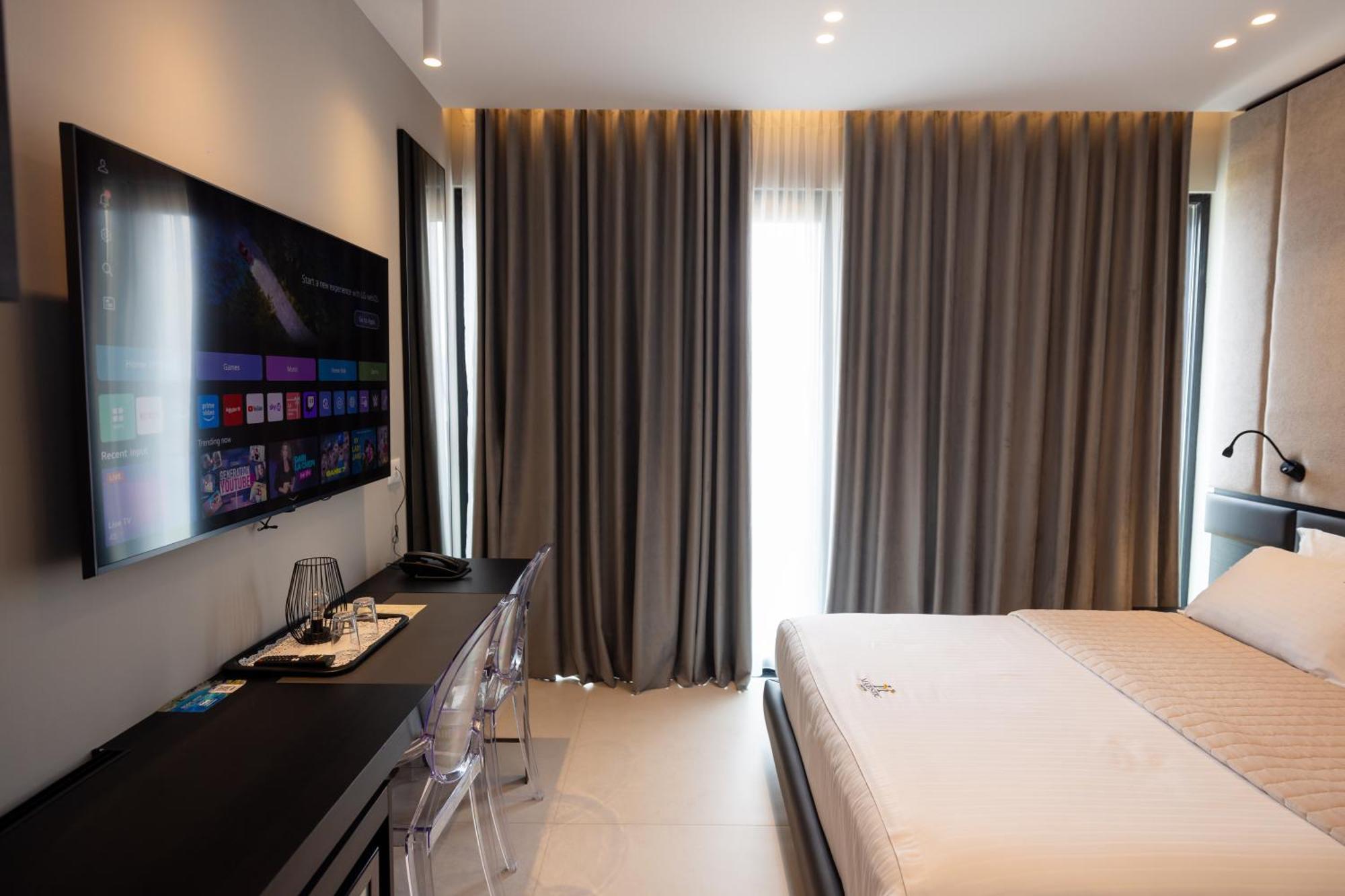 Hotel Majestic Radhimë 외부 사진