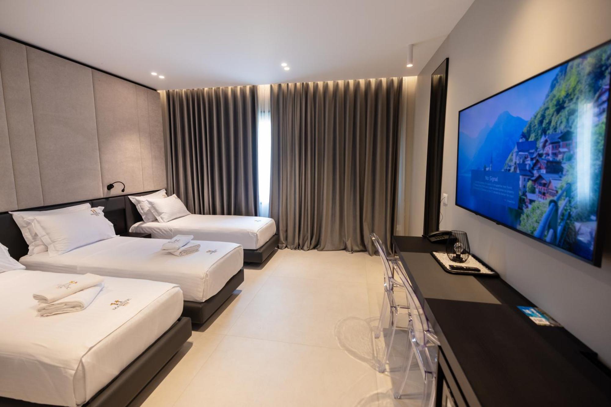 Hotel Majestic Radhimë 외부 사진
