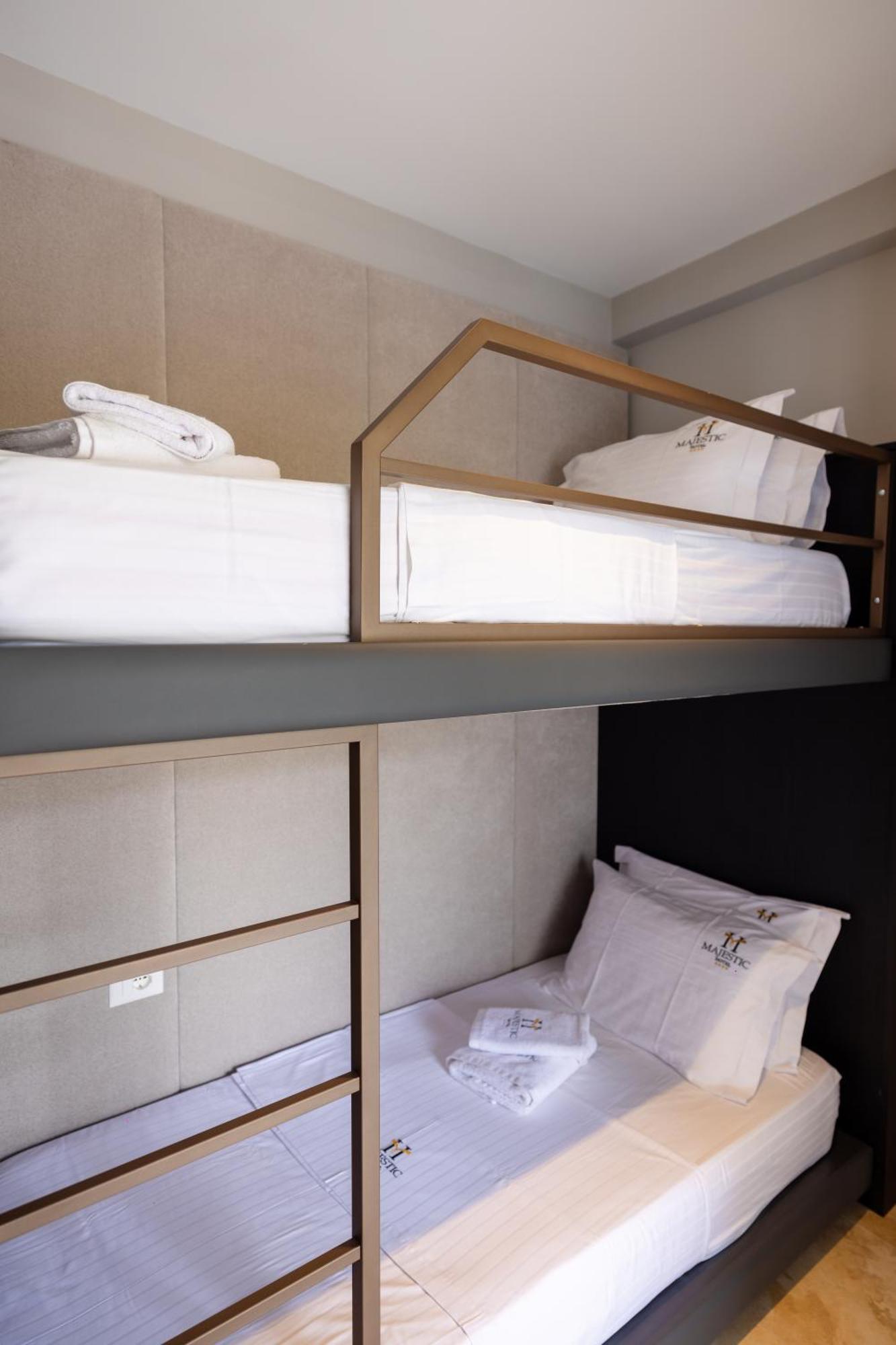 Hotel Majestic Radhimë 외부 사진