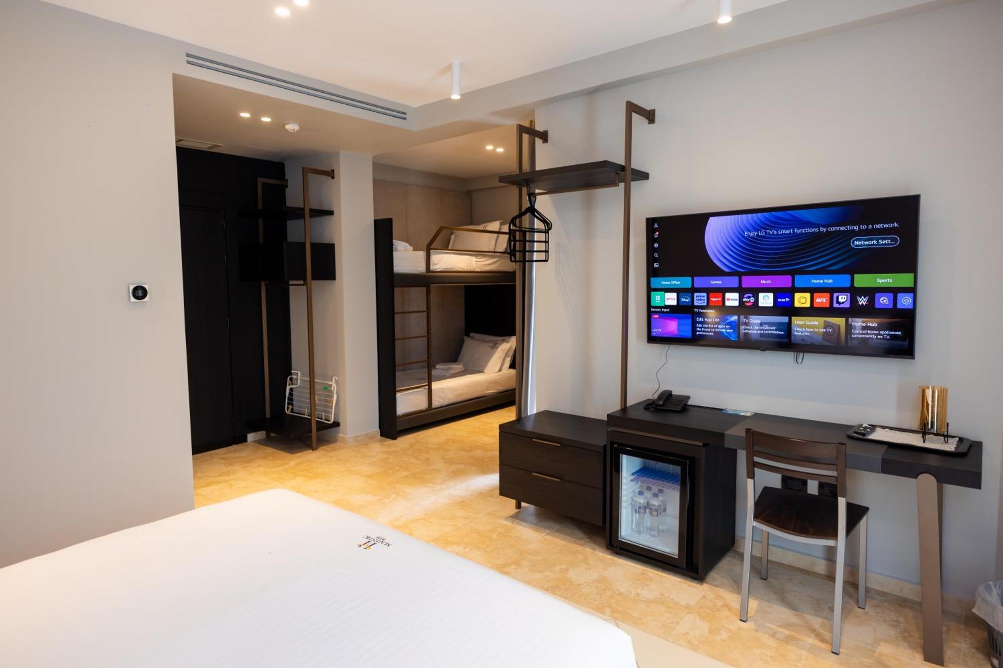 Hotel Majestic Radhimë 외부 사진
