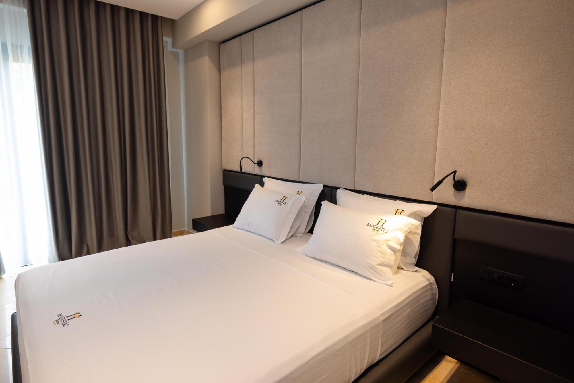 Hotel Majestic Radhimë 외부 사진