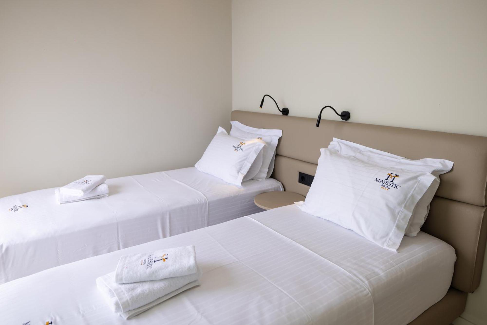 Hotel Majestic Radhimë 외부 사진