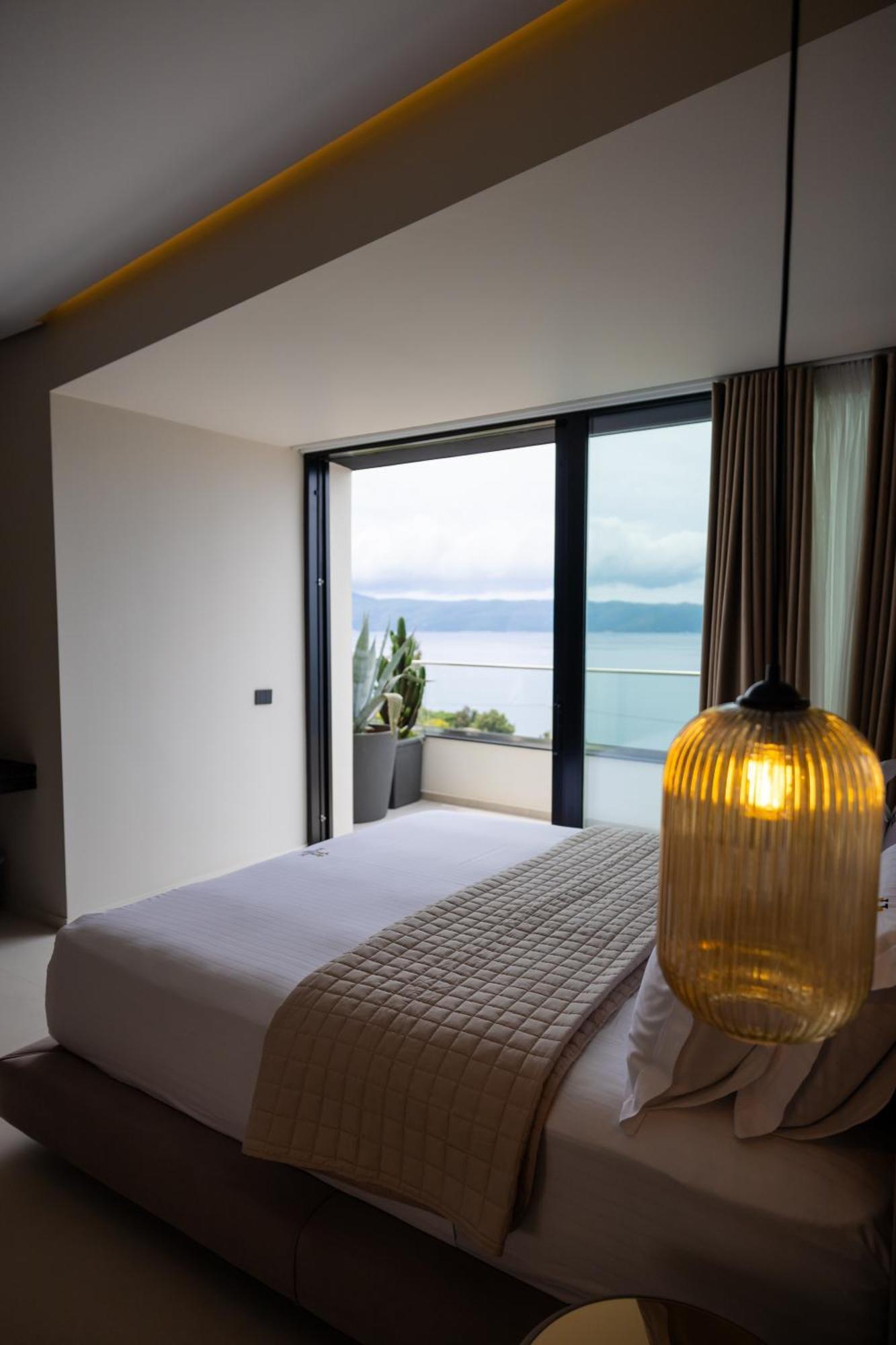 Hotel Majestic Radhimë 외부 사진