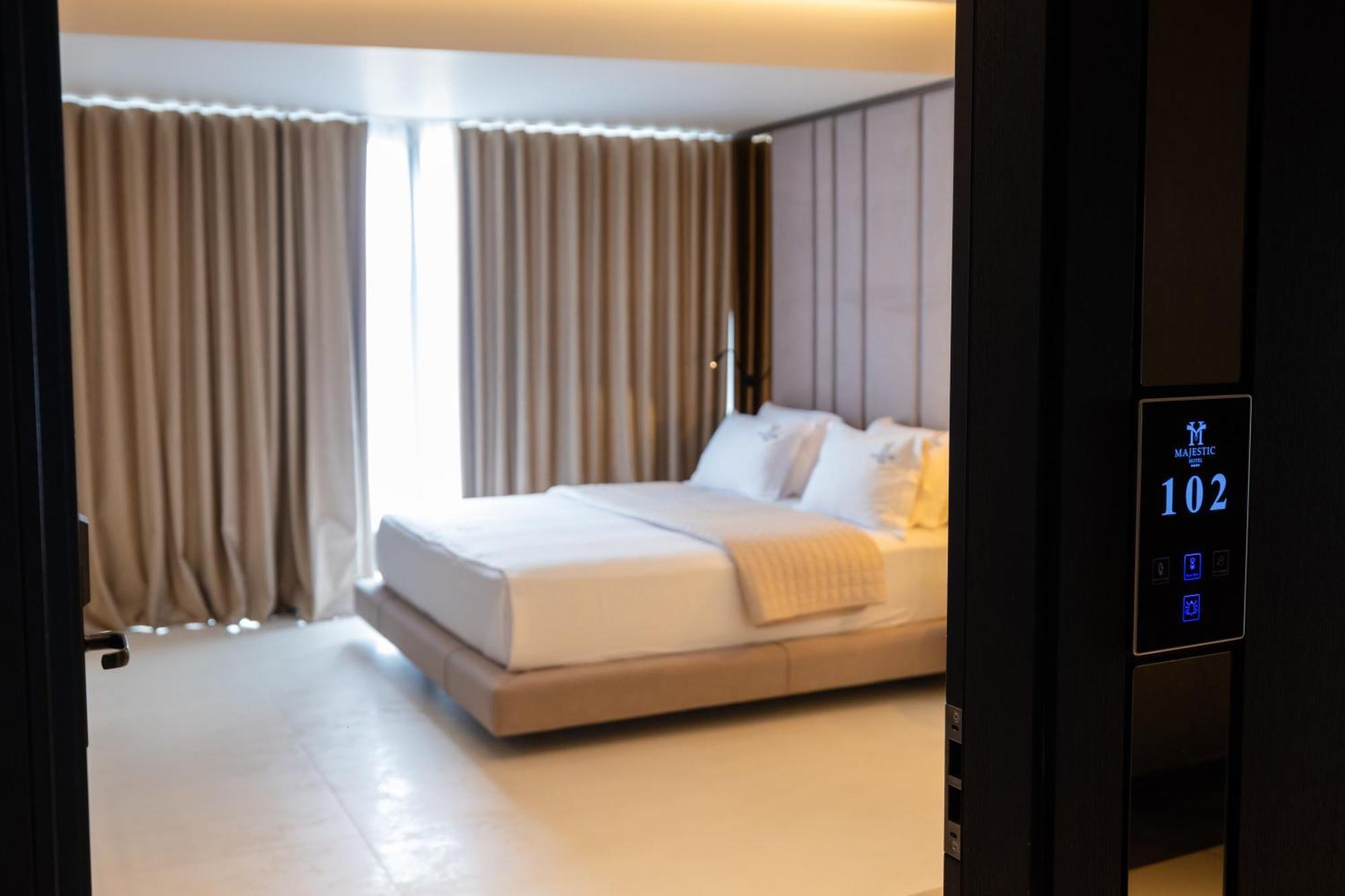Hotel Majestic Radhimë 외부 사진