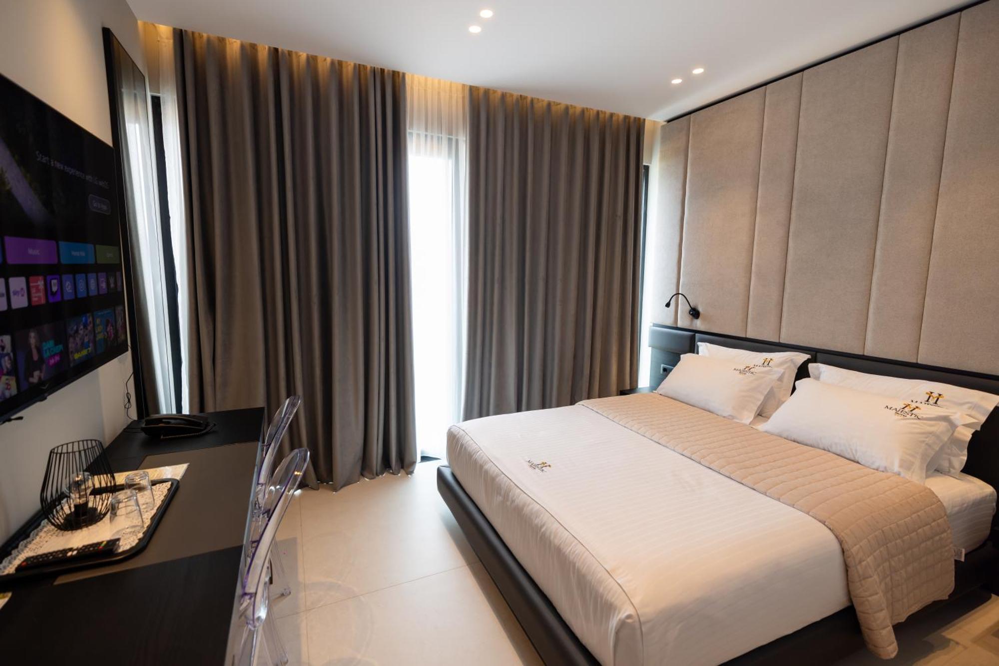 Hotel Majestic Radhimë 외부 사진