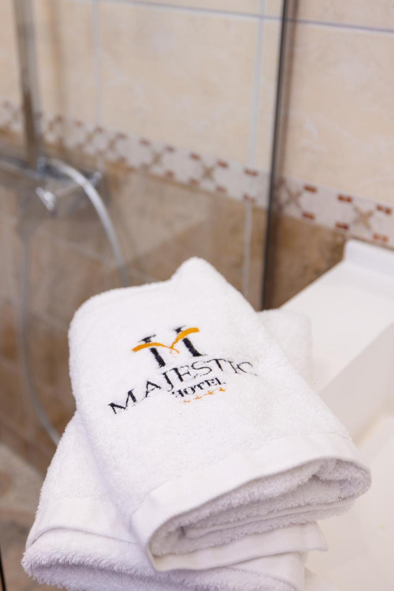Hotel Majestic Radhimë 외부 사진