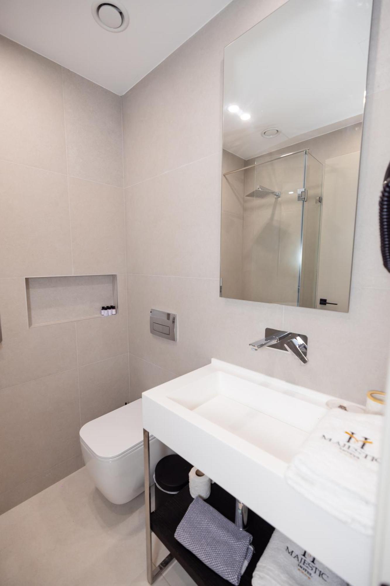 Hotel Majestic Radhimë 외부 사진