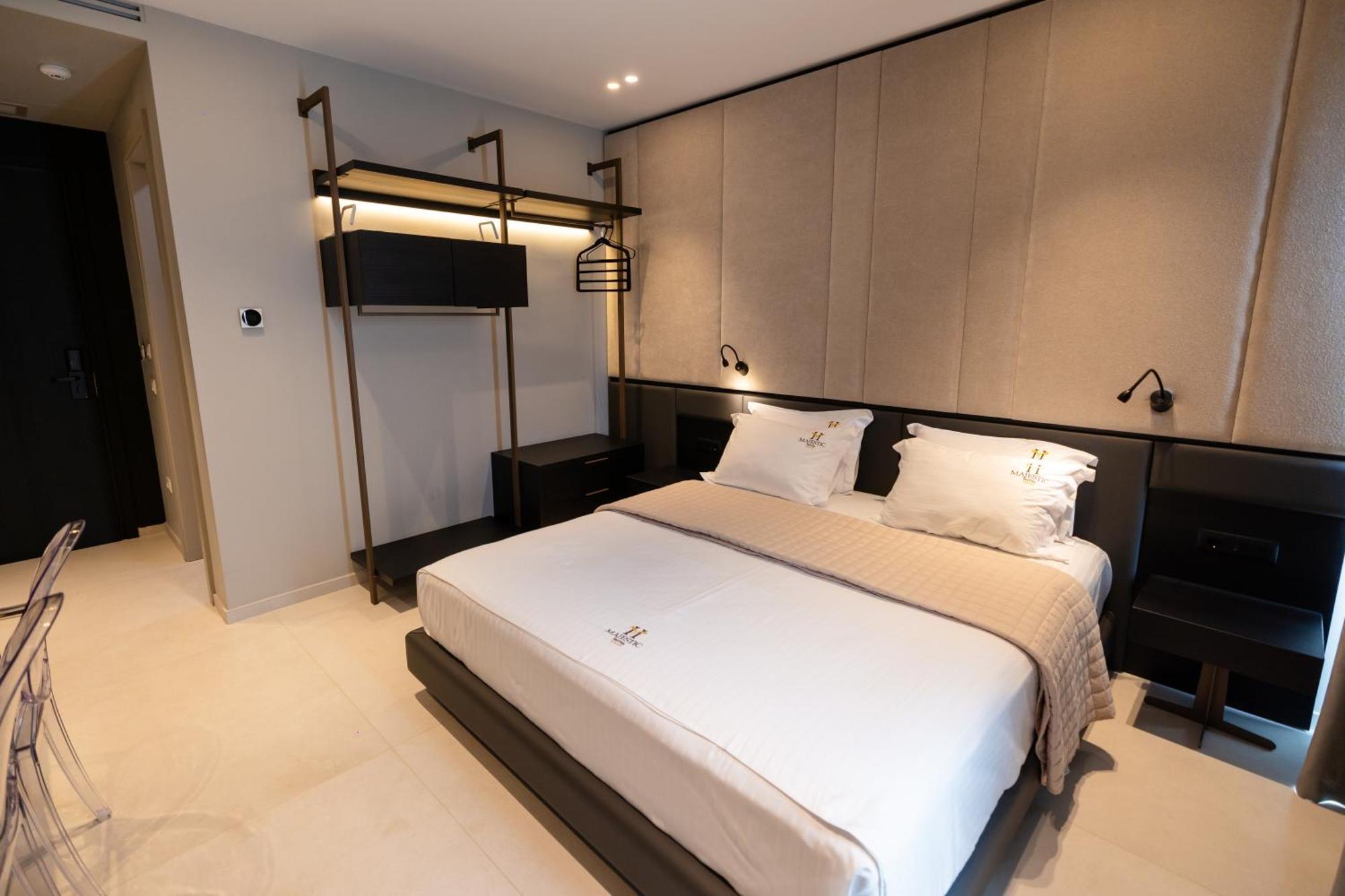 Hotel Majestic Radhimë 외부 사진