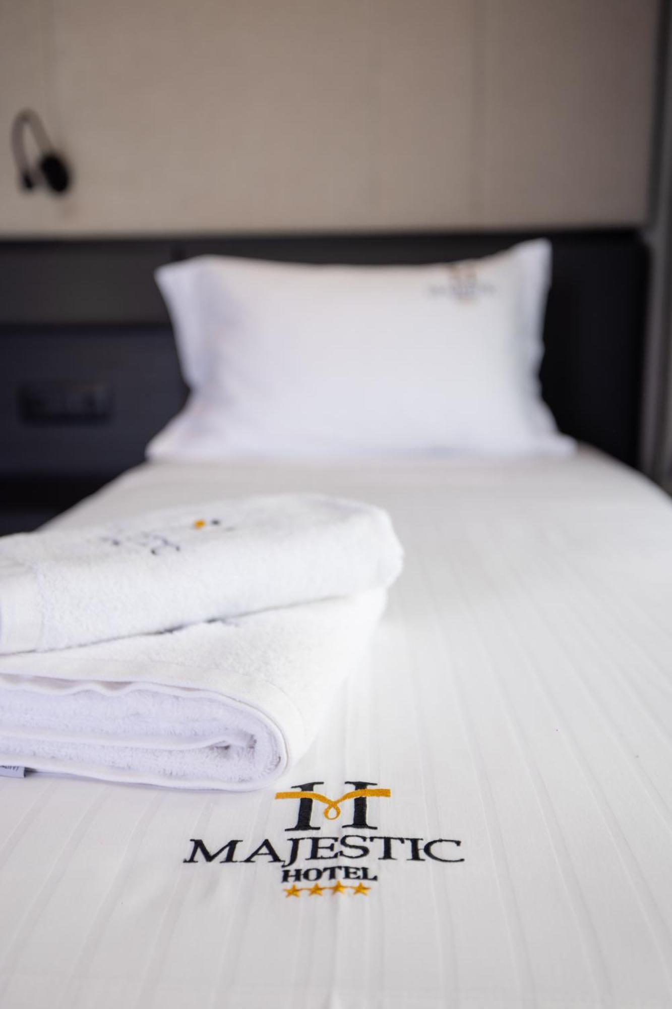 Hotel Majestic Radhimë 외부 사진