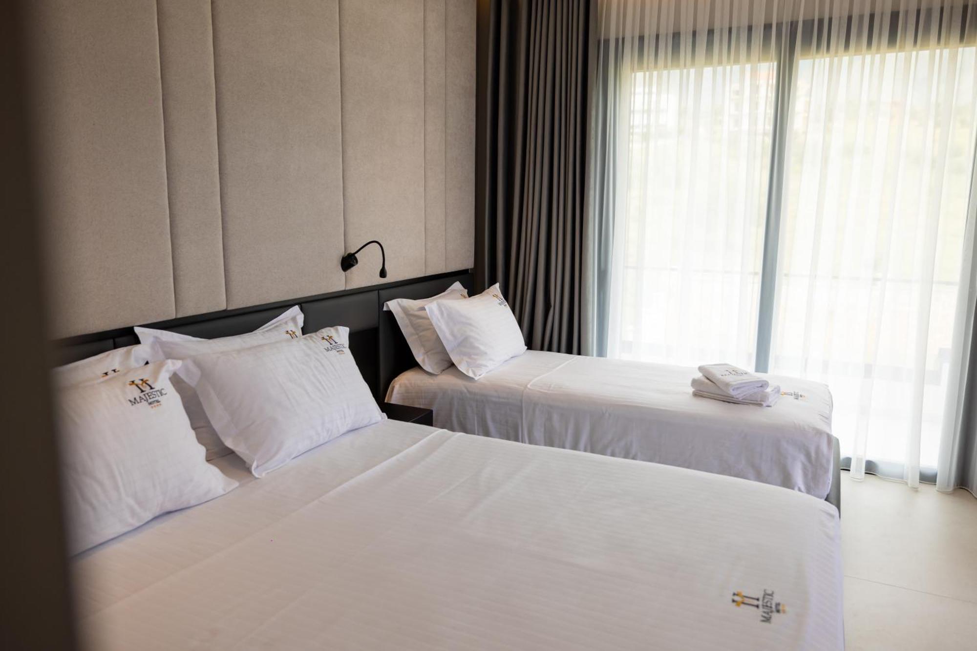 Hotel Majestic Radhimë 외부 사진