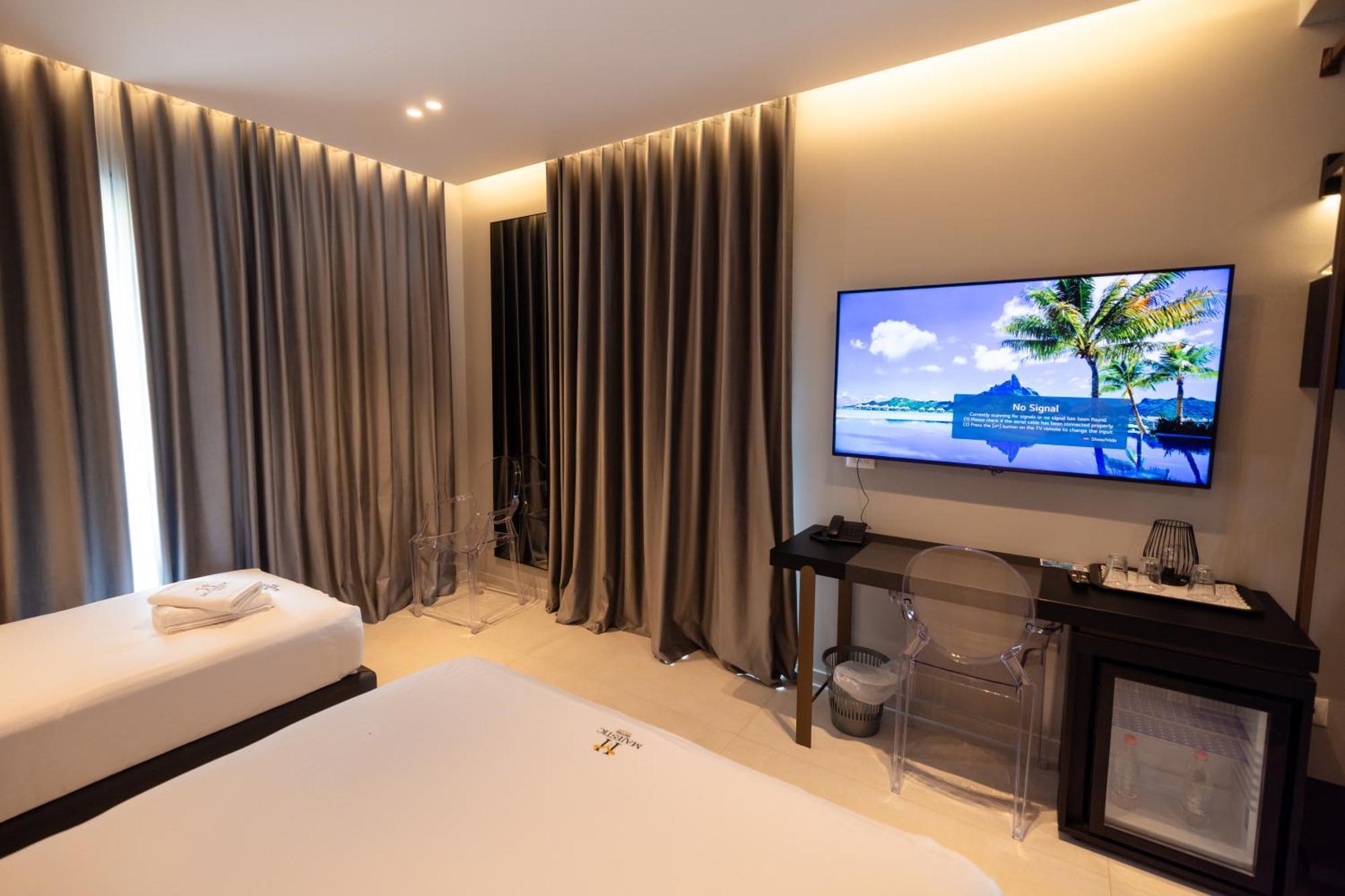Hotel Majestic Radhimë 외부 사진